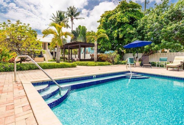 Beach Living At Island Pine Villas Blaw George Town Eksteriør bilde